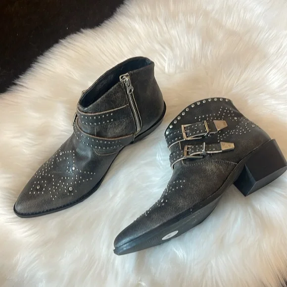 Women’s Boot - Picture 2 of 2